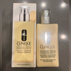 8.5oz Clinique Dramatically Different Moisturizing Lotion